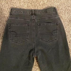 High waisted black wash American eagle mom jeans